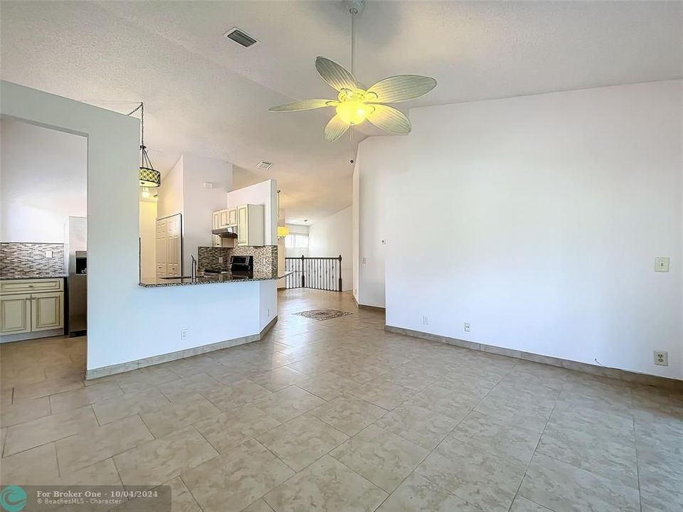 For Sale: $248,990 (2 beds, 2 baths, 996 Square Feet)