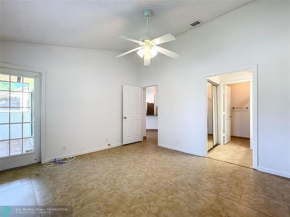 For Sale: $248,990 (2 beds, 2 baths, 996 Square Feet)