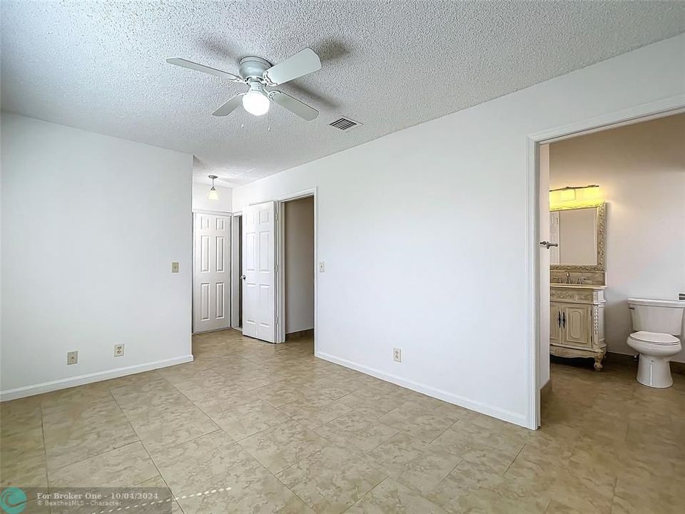 For Sale: $248,990 (2 beds, 2 baths, 996 Square Feet)