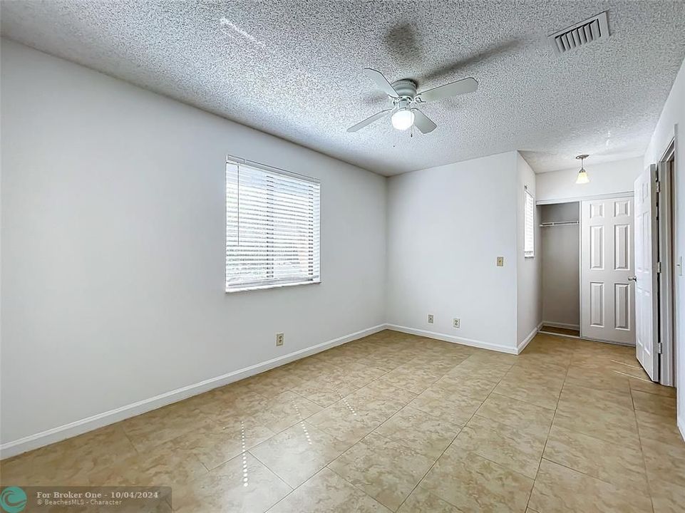 For Sale: $248,990 (2 beds, 2 baths, 996 Square Feet)