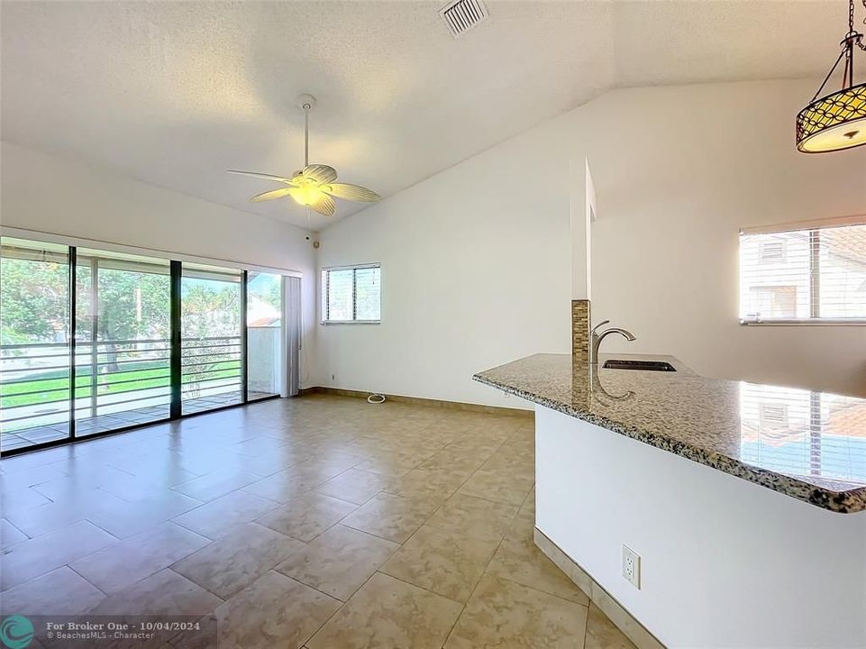 For Sale: $248,990 (2 beds, 2 baths, 996 Square Feet)