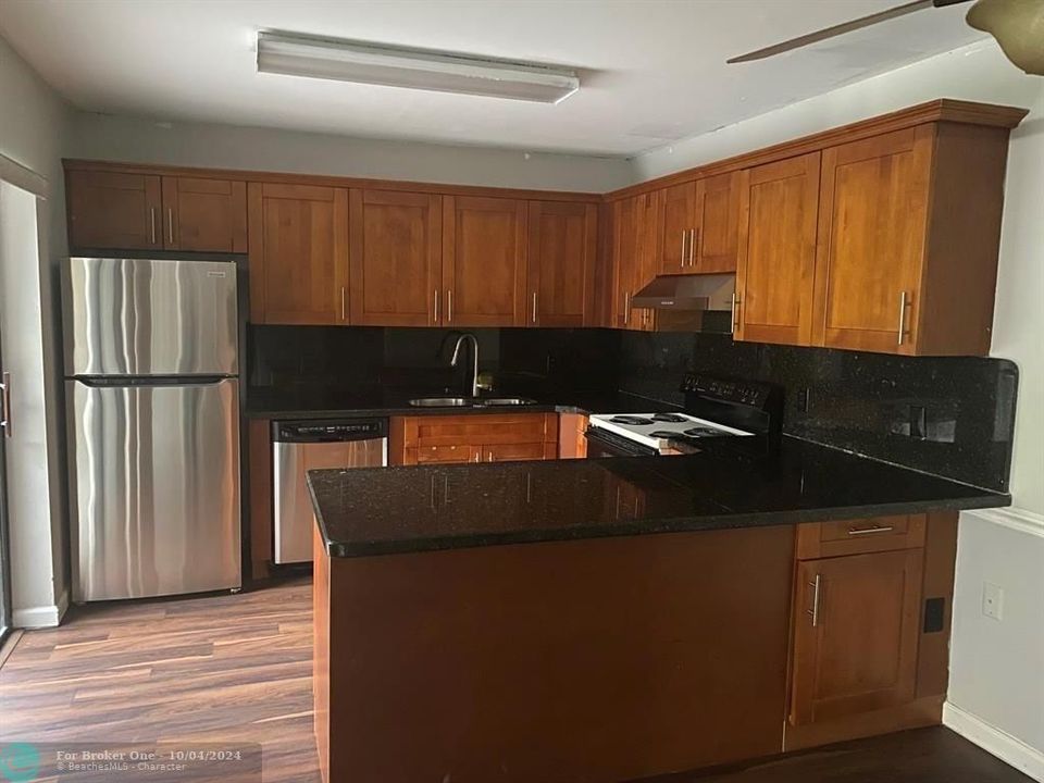 For Rent: $2,950 (3 beds, 2 baths, 1264 Square Feet)