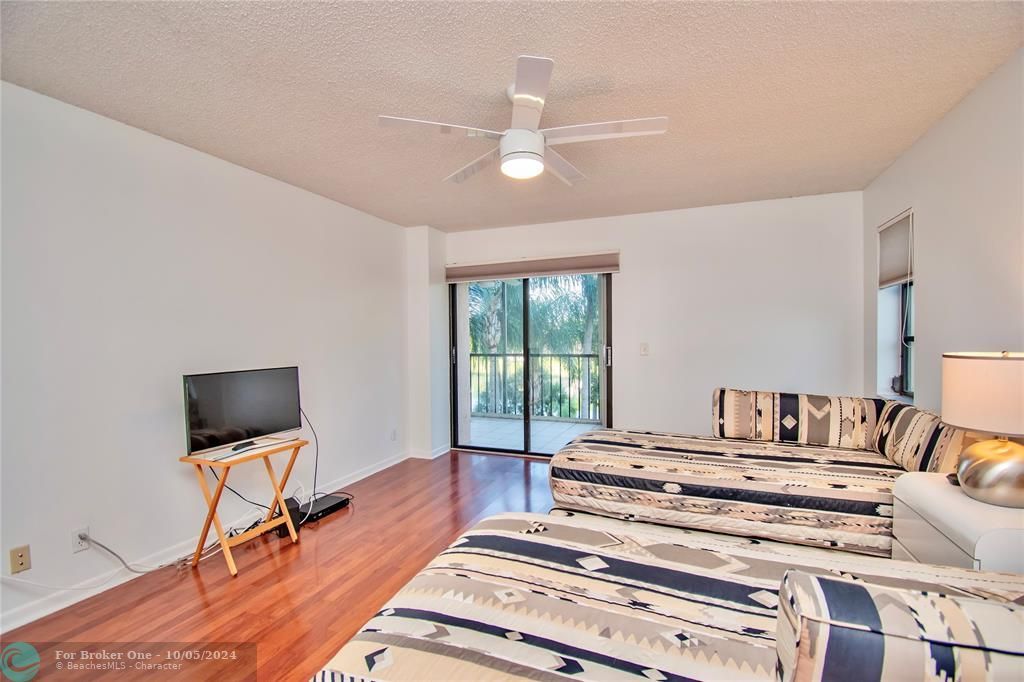 For Sale: $279,000 (3 beds, 2 baths, 1599 Square Feet)