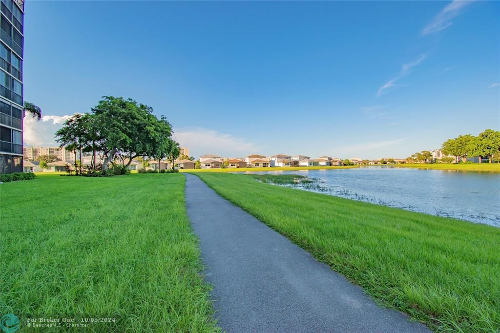 For Sale: $279,000 (3 beds, 2 baths, 1599 Square Feet)