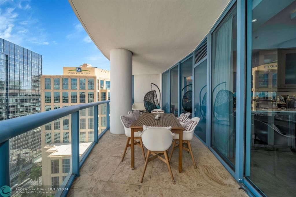 For Sale: $1,375,000 (2 beds, 2 baths, 1522 Square Feet)