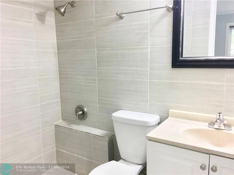 For Rent: $1,750 (2 beds, 2 baths, 800 Square Feet)