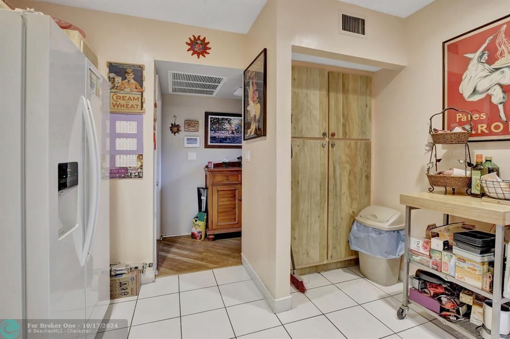 For Sale: $240,000 (3 beds, 2 baths, 1240 Square Feet)