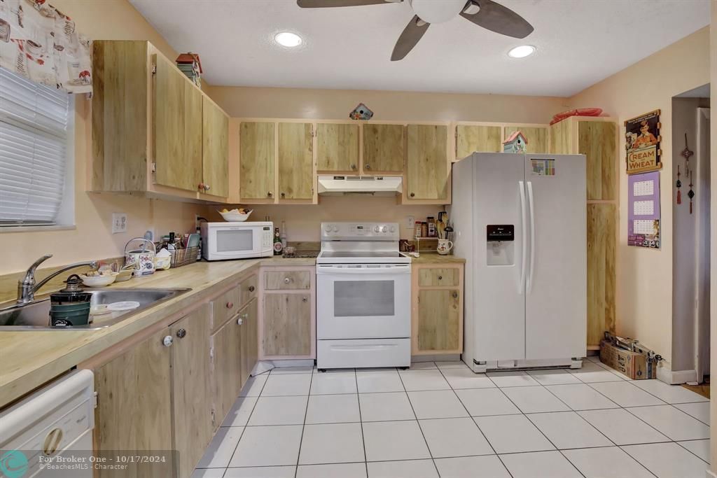 For Sale: $240,000 (3 beds, 2 baths, 1240 Square Feet)