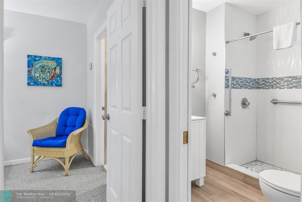 For Sale: $645,000 (1 beds, 1 baths, 657 Square Feet)