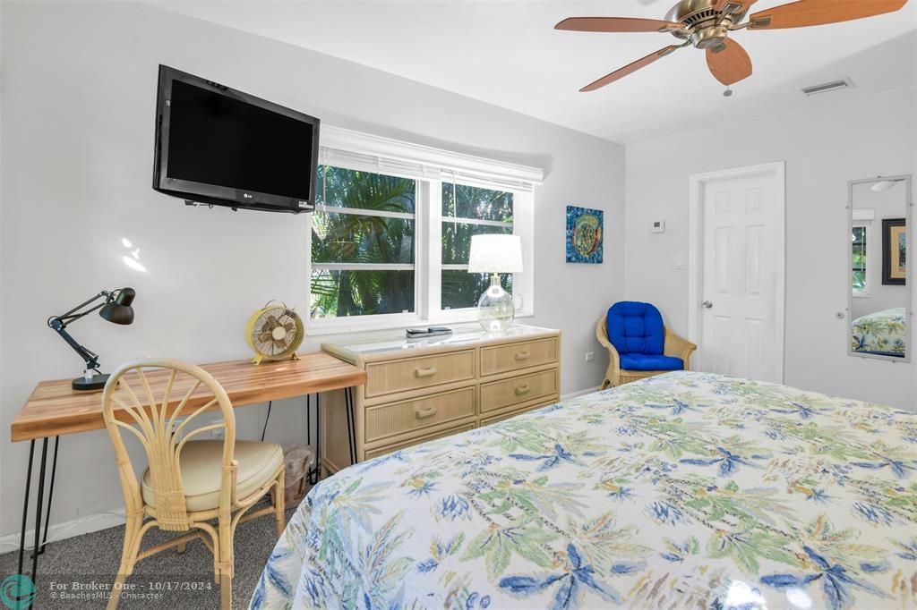 For Sale: $645,000 (1 beds, 1 baths, 657 Square Feet)