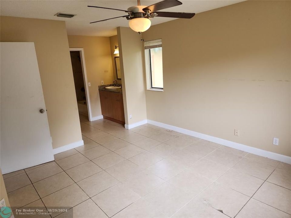 For Sale: $260,000 (2 beds, 2 baths, 1044 Square Feet)