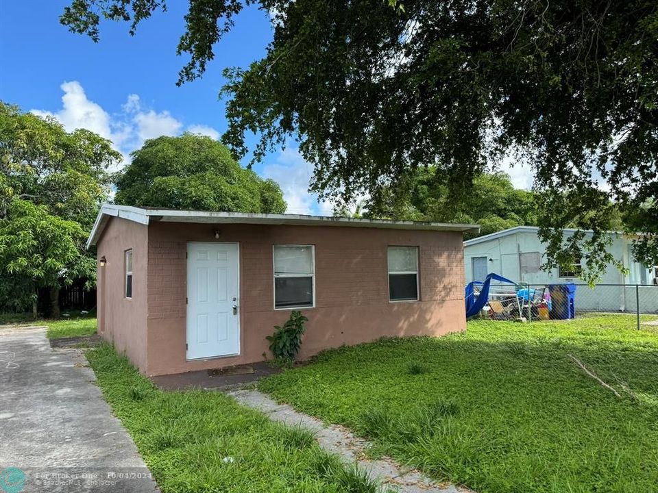 For Sale: $219,000 (2 beds, 1 baths, 576 Square Feet)