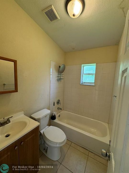 For Sale: $219,000 (2 beds, 1 baths, 576 Square Feet)