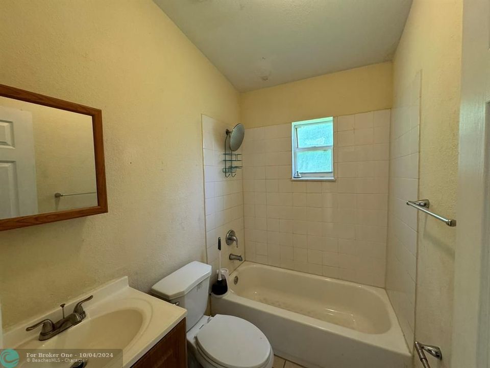 For Sale: $219,000 (2 beds, 1 baths, 576 Square Feet)