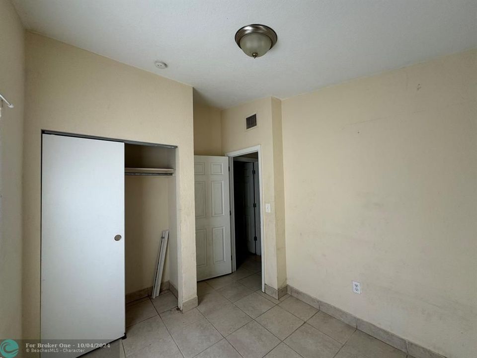 For Sale: $219,000 (2 beds, 1 baths, 576 Square Feet)