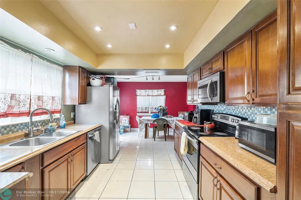 For Sale: $484,950 (4 beds, 2 baths, 1877 Square Feet)