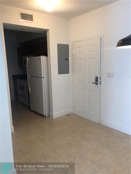 For Rent: $2,325 (1 beds, 1 baths, 616 Square Feet)