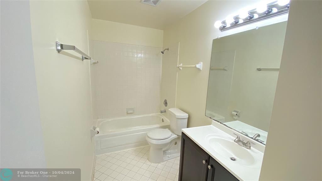 For Sale: $228,000 (2 beds, 2 baths, 1020 Square Feet)