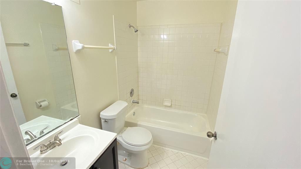 For Sale: $228,000 (2 beds, 2 baths, 1020 Square Feet)