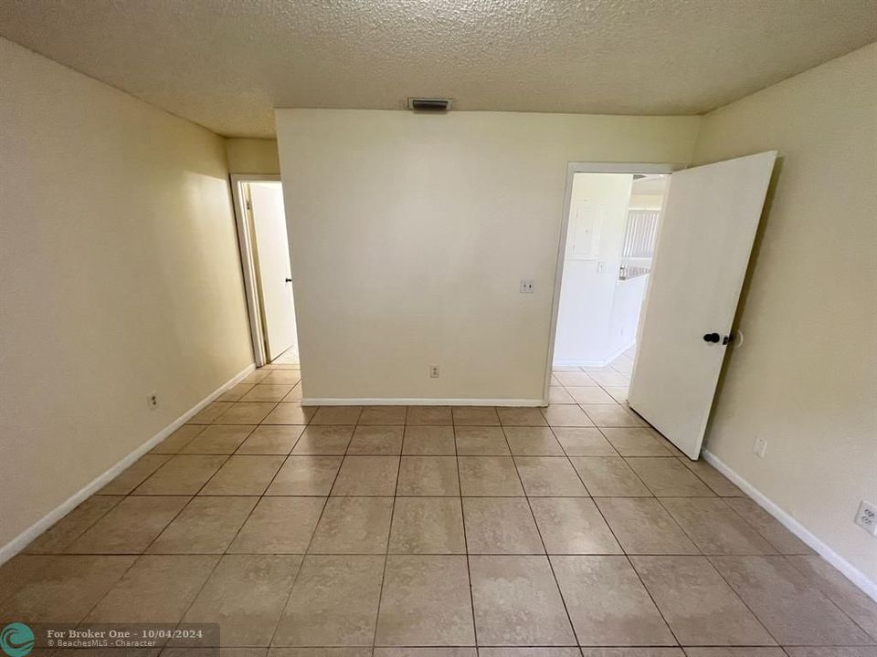 For Sale: $228,000 (2 beds, 2 baths, 1020 Square Feet)