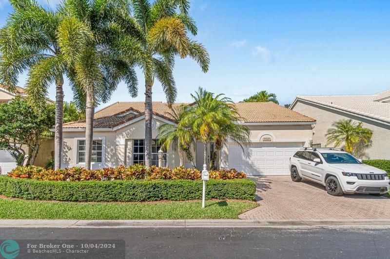 For Sale: $865,000 (3 beds, 2 baths, 2013 Square Feet)