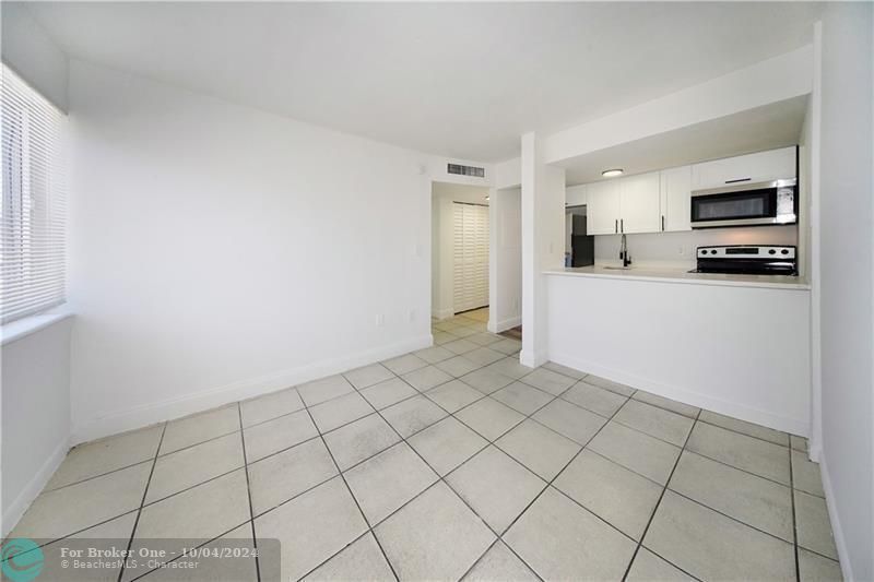 For Rent: $2,495 (2 beds, 1 baths, 8632 Square Feet)