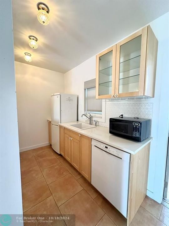 For Rent: $2,300 (1 beds, 1 baths, 792 Square Feet)