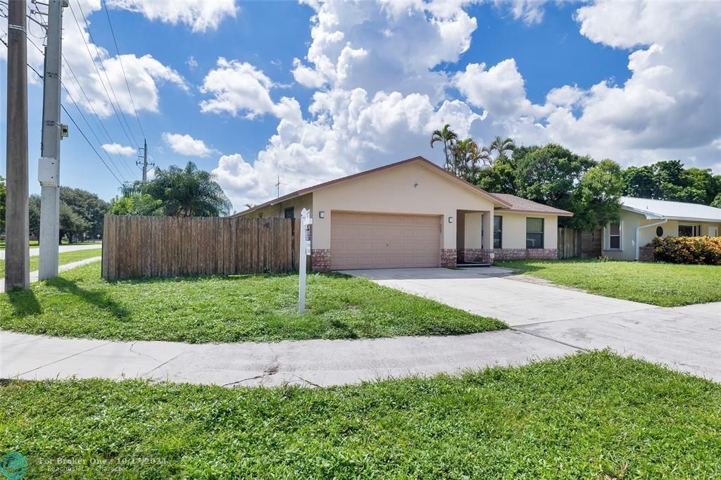 For Sale: $539,900 (3 beds, 2 baths, 1672 Square Feet)