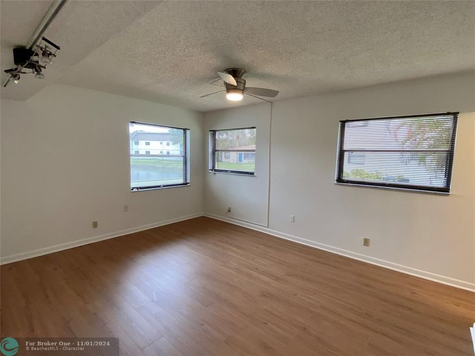 For Rent: $2,350 (2 beds, 2 baths, 1316 Square Feet)