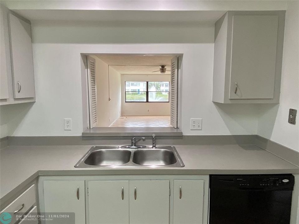 For Rent: $2,350 (2 beds, 2 baths, 1316 Square Feet)