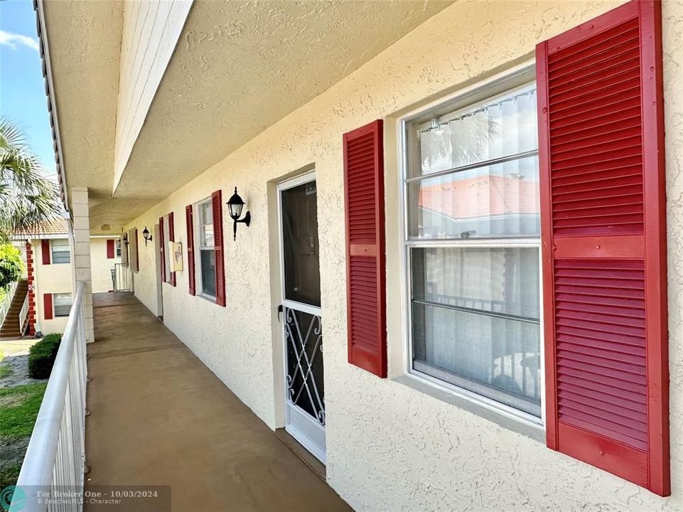 For Sale: $209,000 (2 beds, 2 baths, 809 Square Feet)