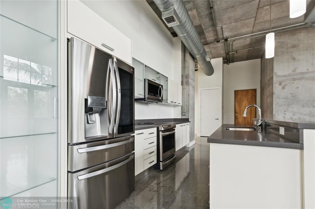 For Rent: $4,600 (2 beds, 2 baths, 1609 Square Feet)