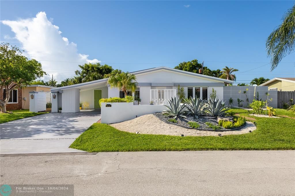 For Sale: $975,000 (3 beds, 2 baths, 1711 Square Feet)