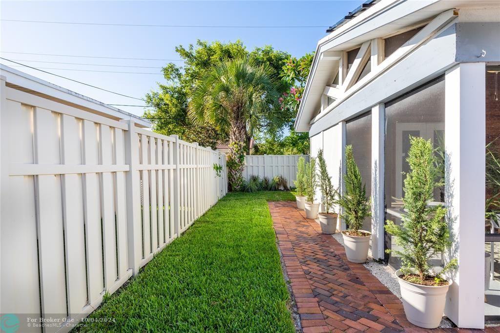 For Sale: $975,000 (3 beds, 2 baths, 1711 Square Feet)