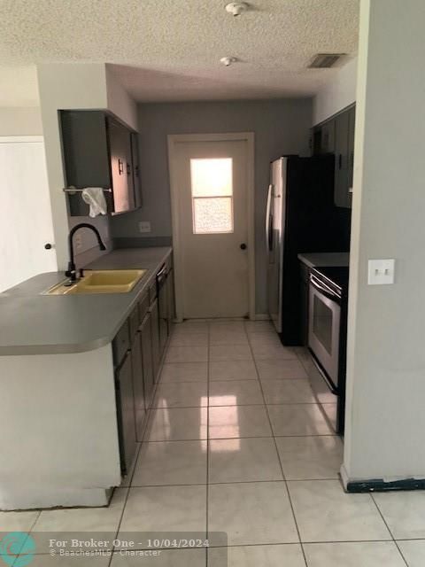 For Sale: $279,000 (2 beds, 2 baths, 1176 Square Feet)