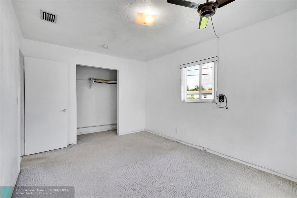 For Sale: $449,900 (2 beds, 1 baths, 1355 Square Feet)