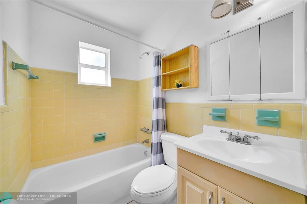 For Sale: $449,900 (2 beds, 1 baths, 1355 Square Feet)