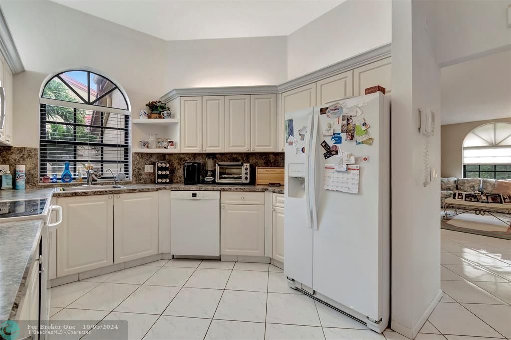 For Sale: $289,000 (3 beds, 2 baths, 1657 Square Feet)