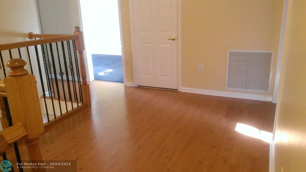 For Rent: $3,000 (3 beds, 2 baths, 1960 Square Feet)