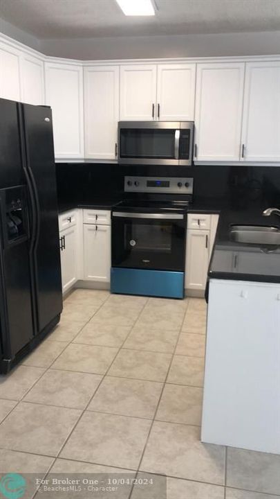 For Rent: $3,000 (3 beds, 2 baths, 1960 Square Feet)