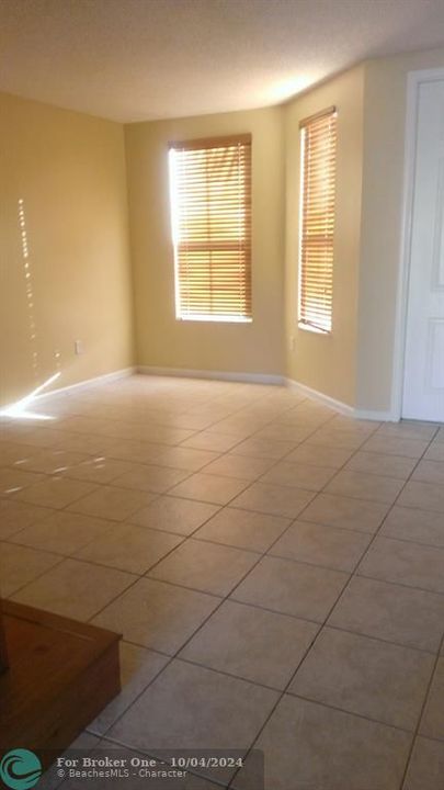 For Rent: $3,000 (3 beds, 2 baths, 1960 Square Feet)