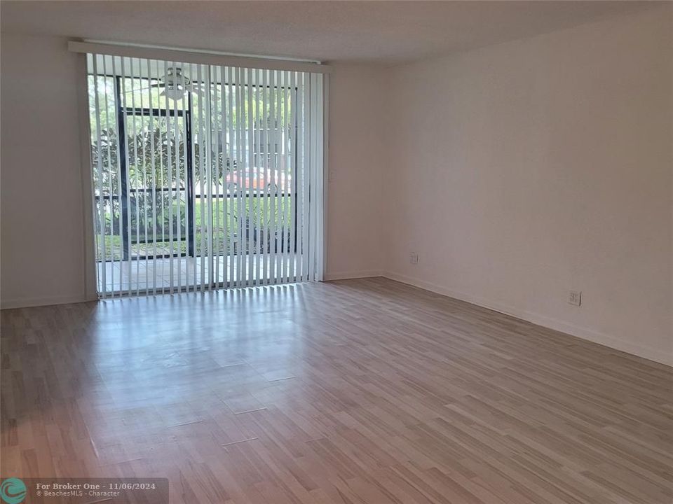 For Rent: $1,550 (1 beds, 1 baths, 800 Square Feet)