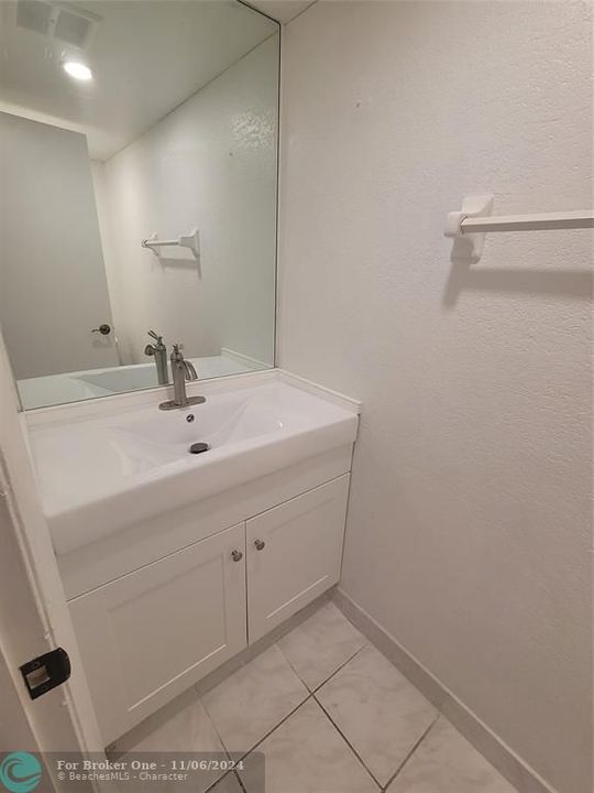 For Rent: $1,550 (1 beds, 1 baths, 800 Square Feet)