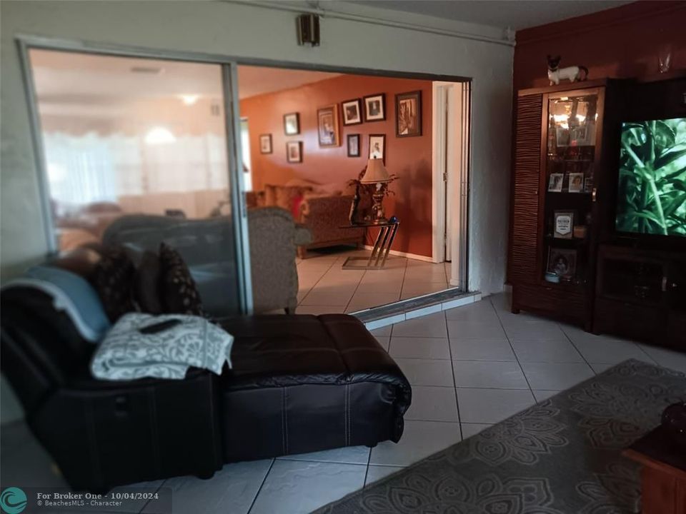 En Venta: $574,900 (3 camas, 2 baños, 1941 Pies cuadrados)