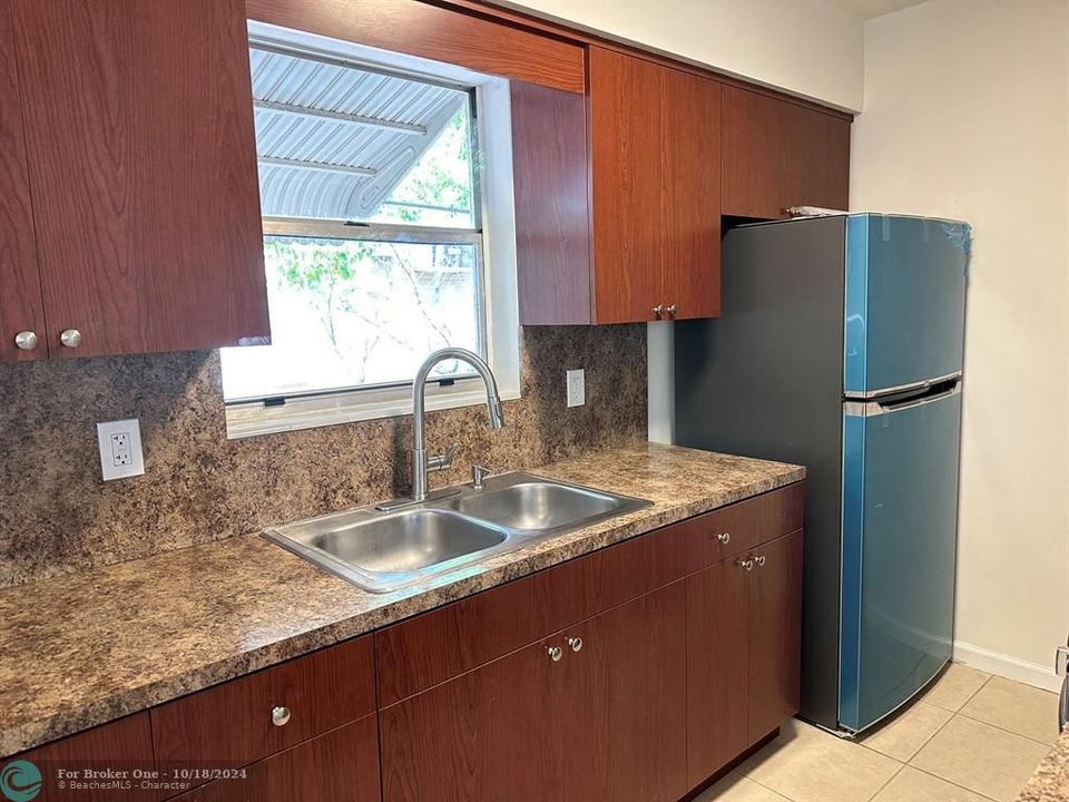 For Rent: $1,650 (1 beds, 1 baths, 575 Square Feet)