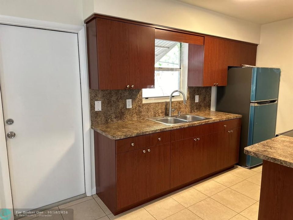 For Rent: $1,650 (1 beds, 1 baths, 575 Square Feet)