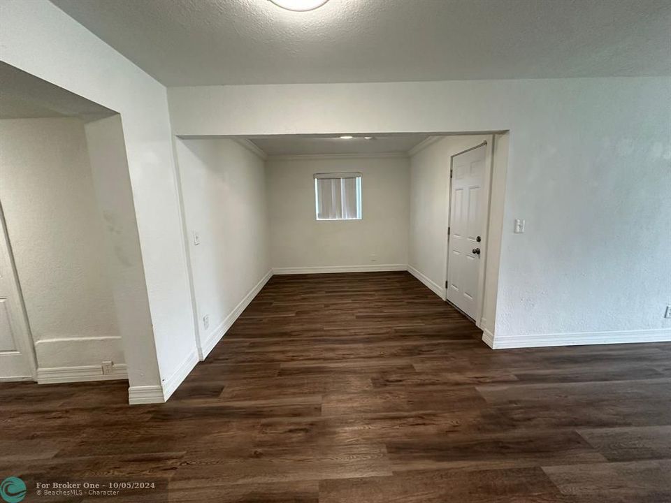 For Rent: $3,000 (4 beds, 1 baths, 1077 Square Feet)