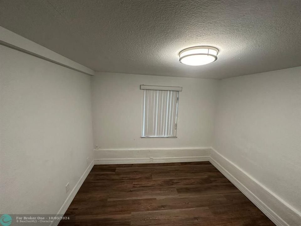 For Rent: $3,000 (4 beds, 1 baths, 1077 Square Feet)