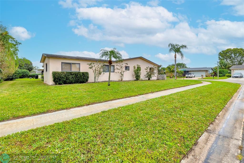 For Sale: $449,000 (3 beds, 2 baths, 1899 Square Feet)