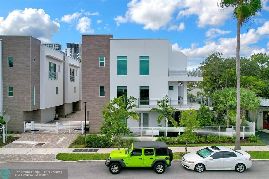 For Sale: $2,195,000 (3 beds, 3 baths, 3246 Square Feet)